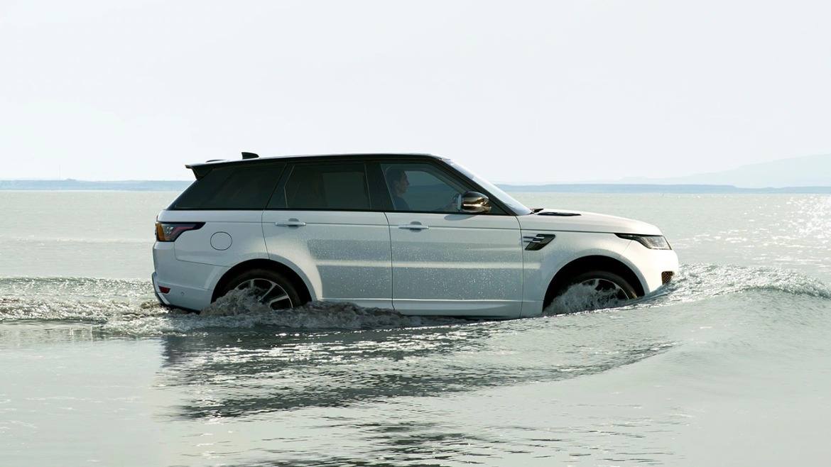 Land Rover PHEV Off-Road