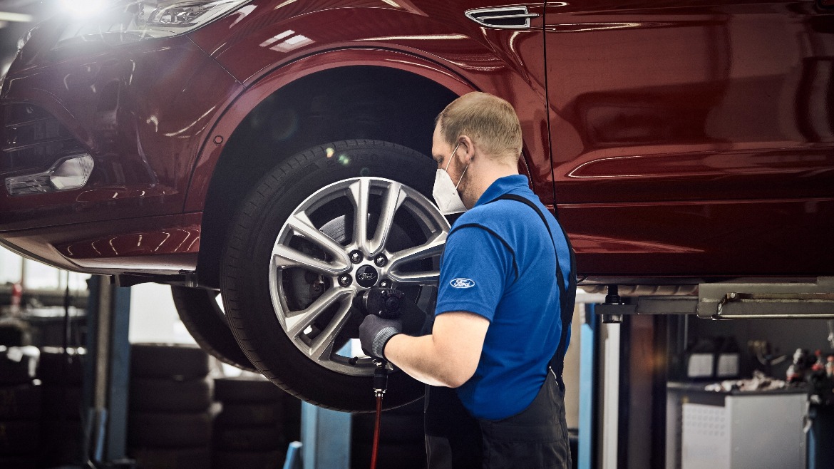 Ford technician replacing a Ford Tyre