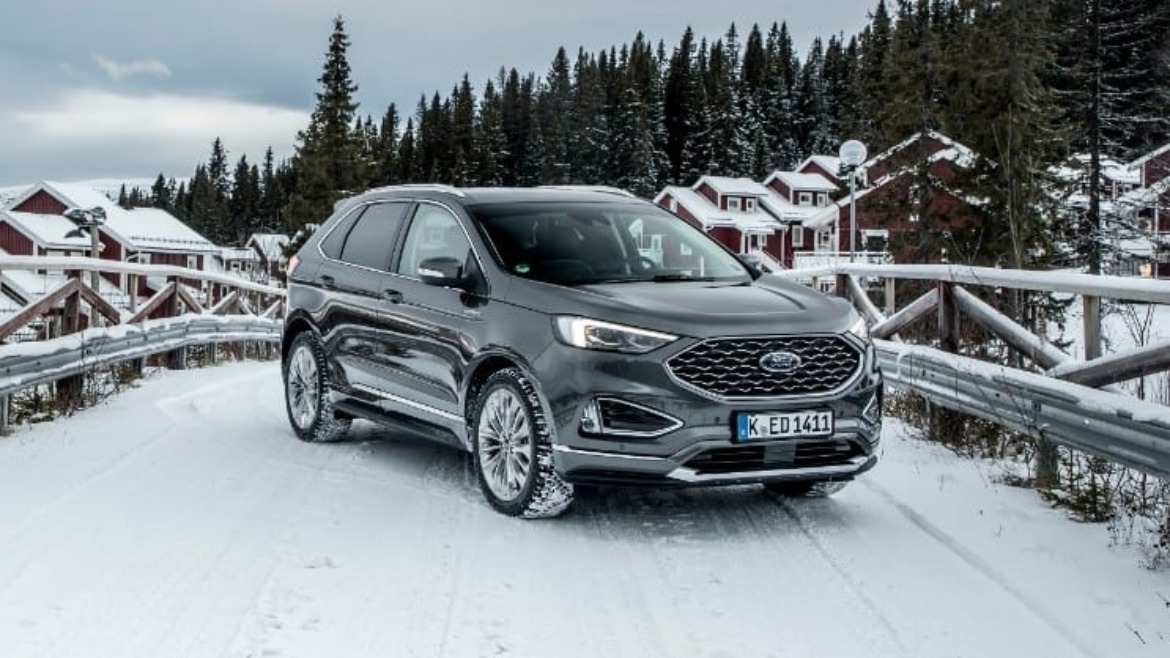 New Ford Edge in the snow
