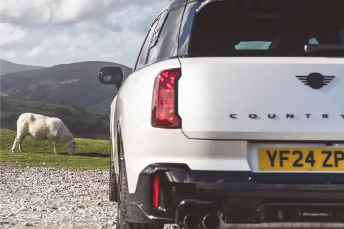 Gallery Carousel MINI Cooper Countryman Block 5 02