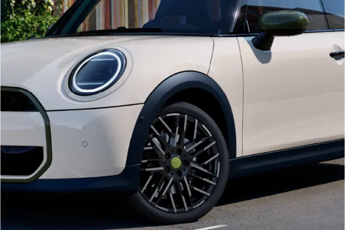 Gallery Carousel MINI COOPER PAUL SMITH EDITION Block 5 03