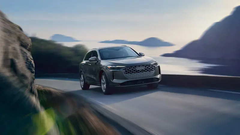 1920X1080 P1 MY25 Q5 Exterior Front Profile Driving 6820 (2)