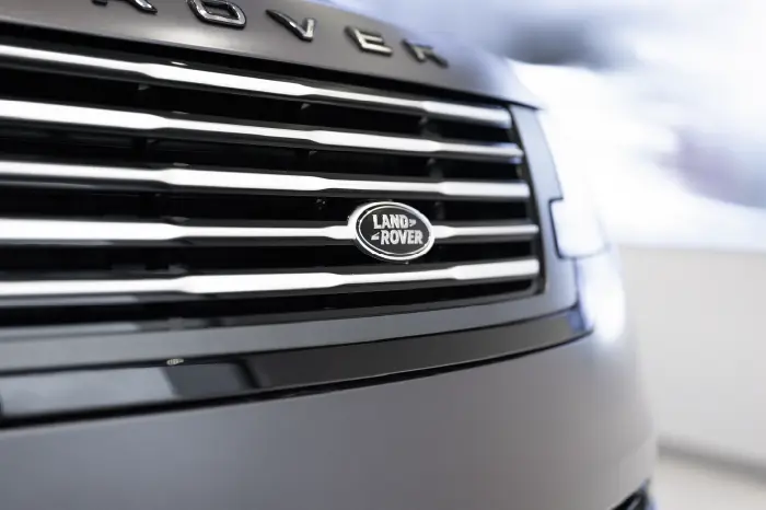 Components Gallery Carousel Desktop 700X466 Rangerover Burford 3