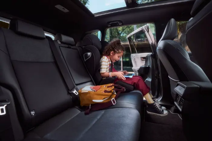 Gallery Carousel All New RAV4 Block 7 03