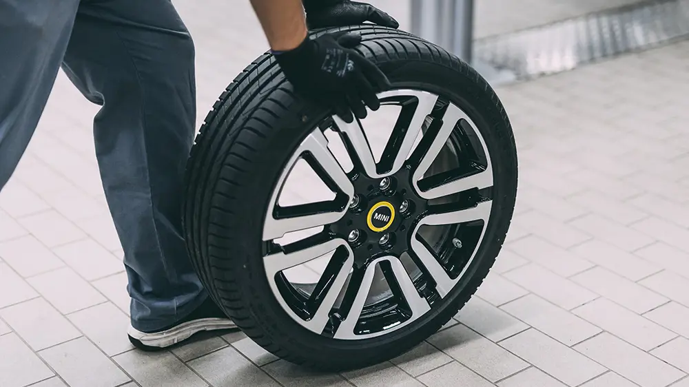 Promo Scrolling Banner Desktop 1000X562 Mini Wheel Alignment5