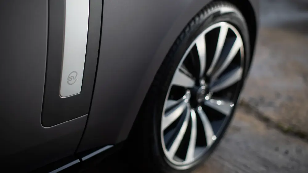 Components Featured Content Block Desktop 1000X562 Rangerover Burford 3