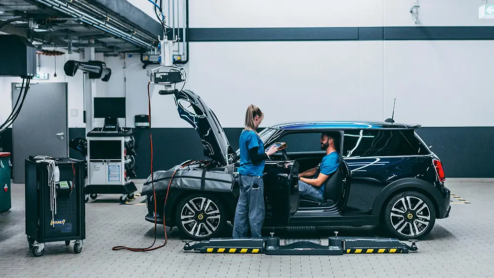 Components-Featured-Content-Block-1000x562-Desktop-MINI-Servicing-3