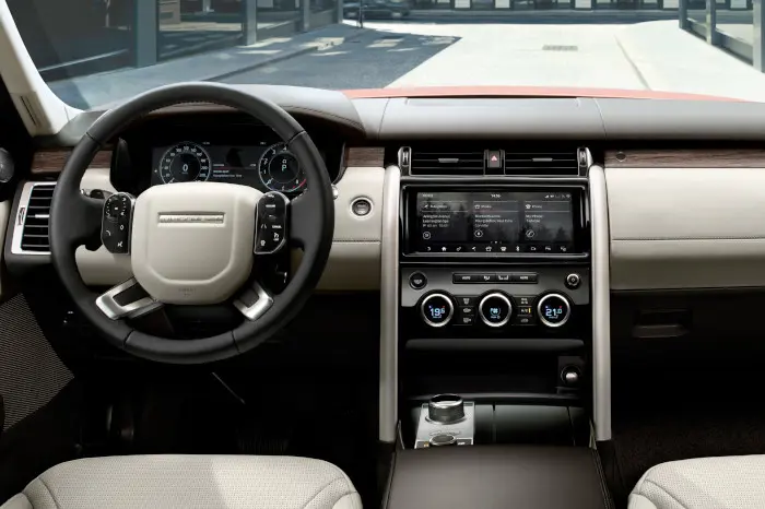 LR-Discover-C2-700x466