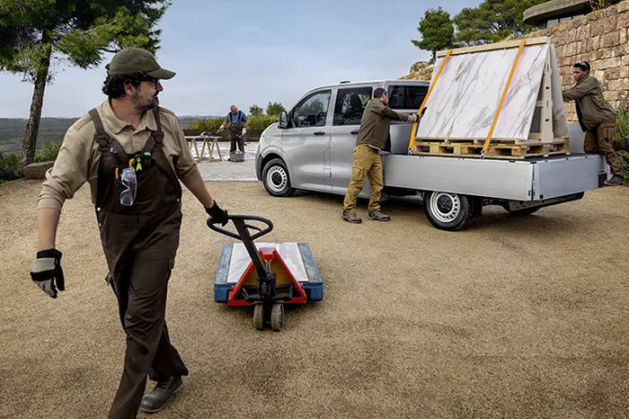 Components Gallery Carousel Desktop 700X466 Vwcv New Transporter1