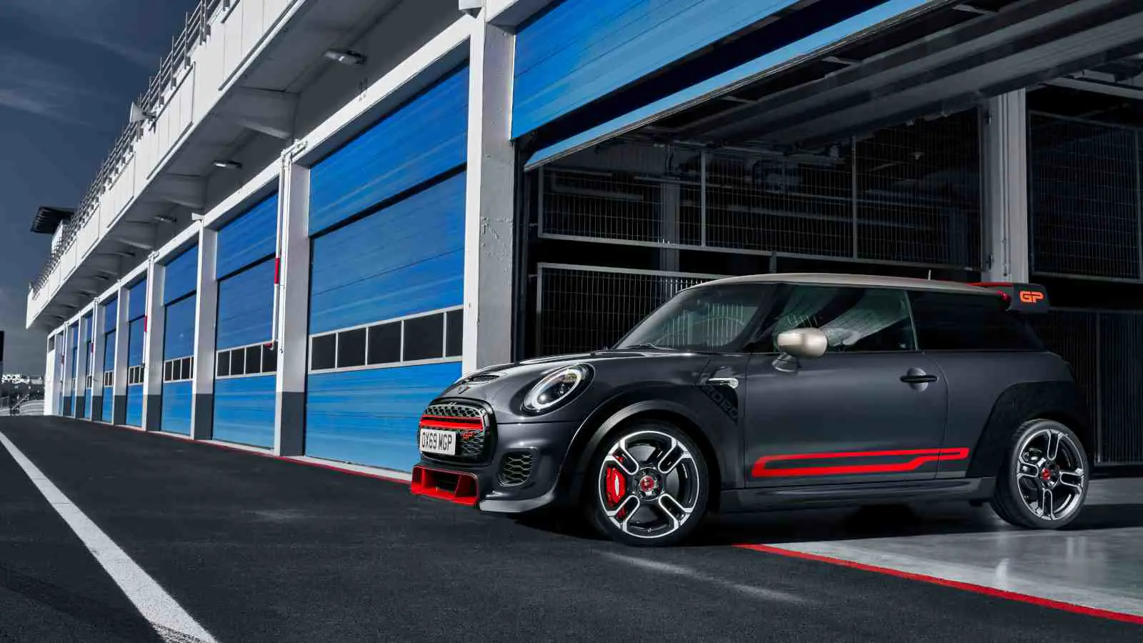MINI-Range-JCW_GP-Race-1600x900