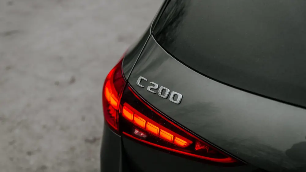 Mercedes-C-Class-Engine-1000x562