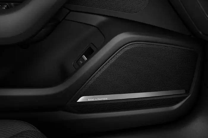 Gallery Carousel RS Q8 SUV Performance Block 5 03