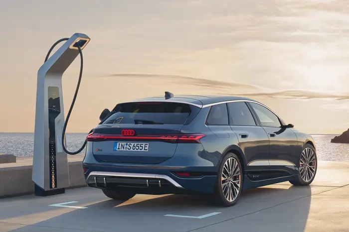 Components Gallery Carousel NCMP 700X466 Desktop Audi A6 2