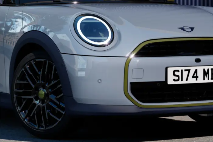 Gallery Carousel MINI COOPER CONVERTIBLE PAUL SMITH EDITION Block 5 01