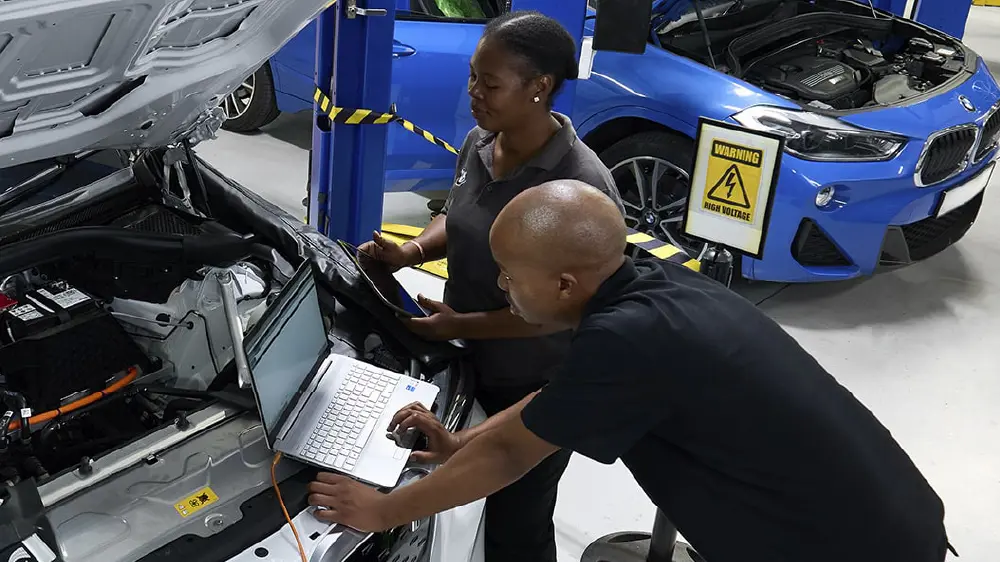 DS 3285 BMW Aftersales Web Assets BMW Diagnostics Promo Scrolling Banner 1000X562 Desktop