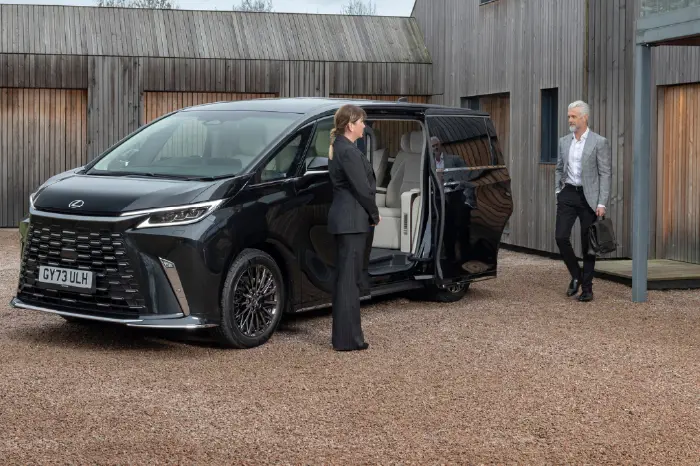 DS 2417 Lexus LM Website Assets 04 700X466 Copy 2