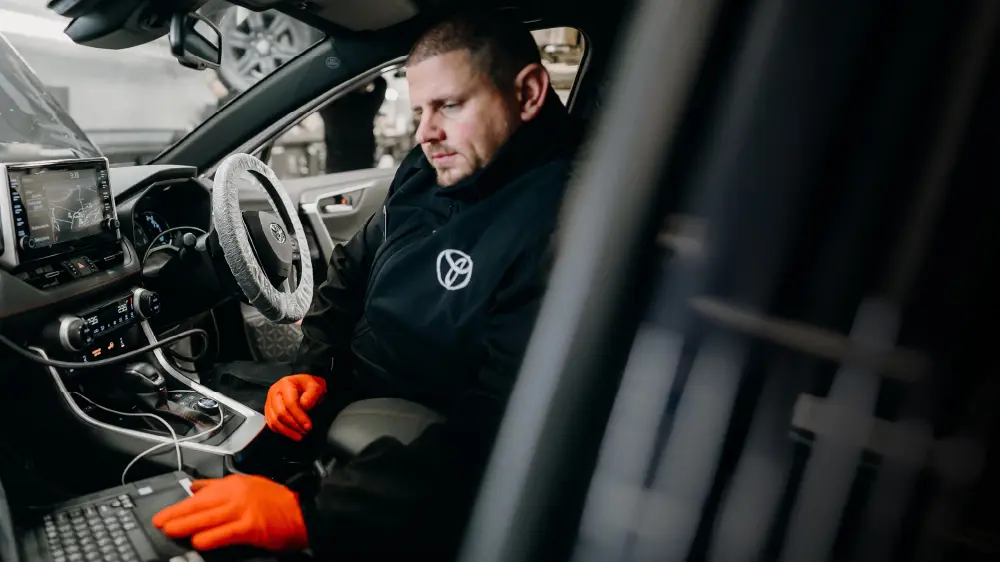 DS 2065 Toyota Aftersales Offers MOT Promo Scrolling Banner 1000X562 Desktop