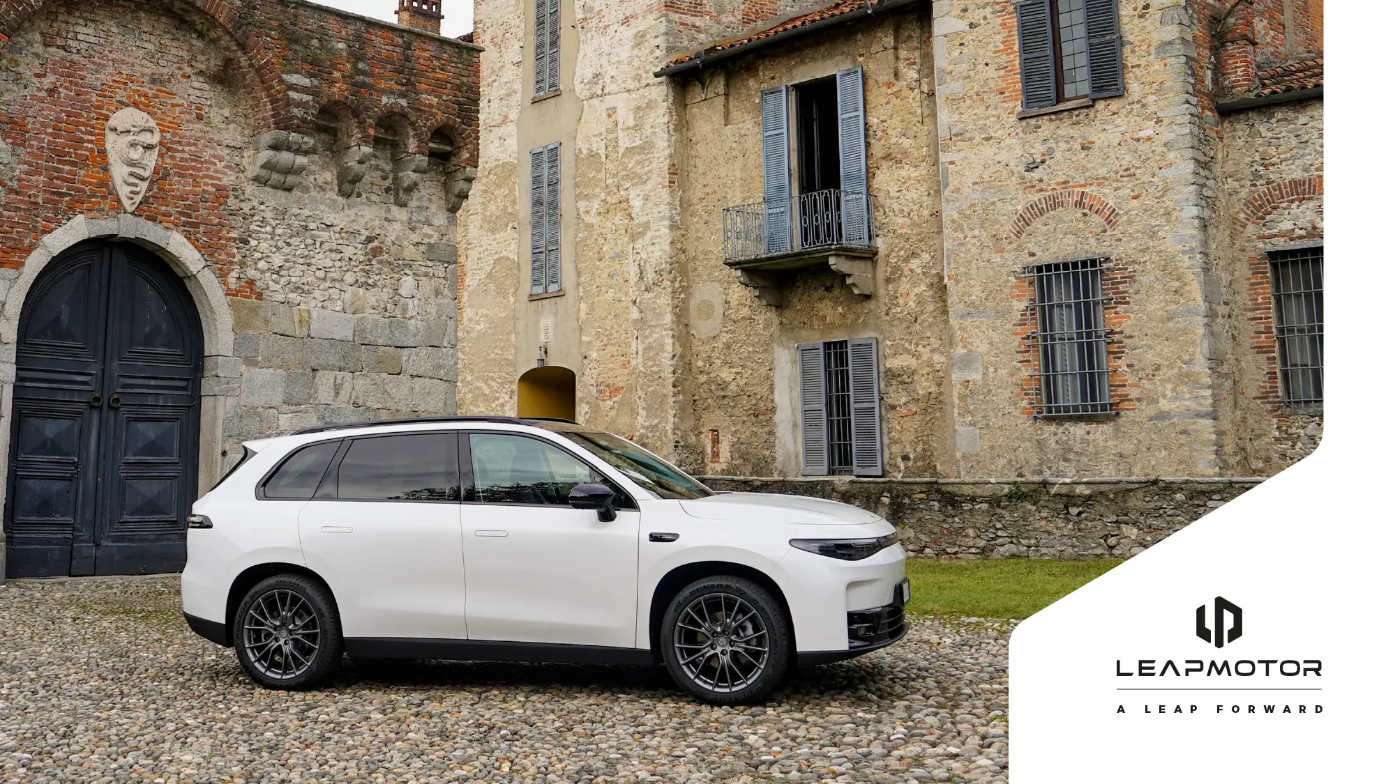 Promo Scrolling Banner Desktop 1000X562 Leapmotor DS 3077