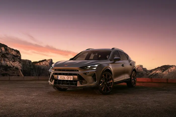 CUPRA Formentor E HYBRID Front 3 4
