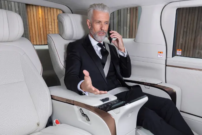 DS 2417 Lexus LM Website Assets 07 700X466 Copy 5