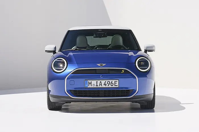 Components Gallery Carousel NCMP 700X466 Desktop MINI The New All Electric MINI Cooper 1