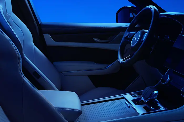 Components-Gallery-Carousel-NCMP-700x466-Desktop-Jaguar-24MY-F-PACE-3