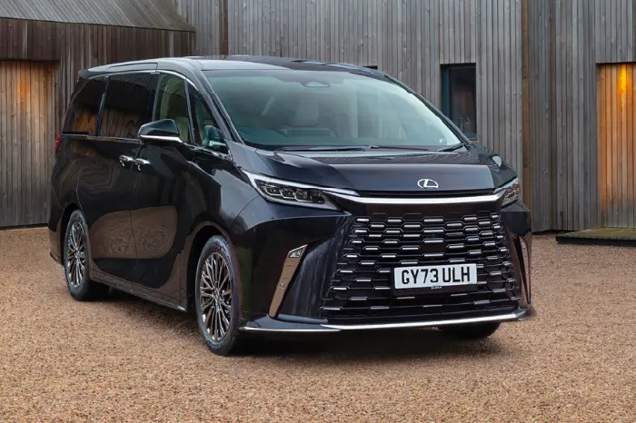 DS 2417 Lexus LM Website Assets 11 700X466 Copy 9