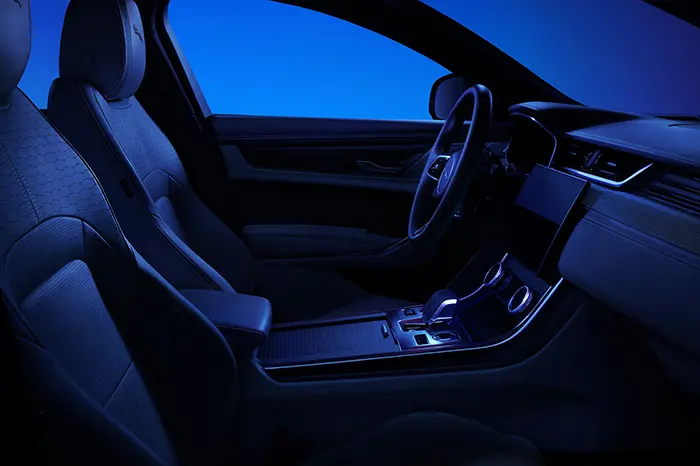 Components-Gallery-Carousel-NCMP-700x466-Desktop-Jaguar-24MY-XF-3