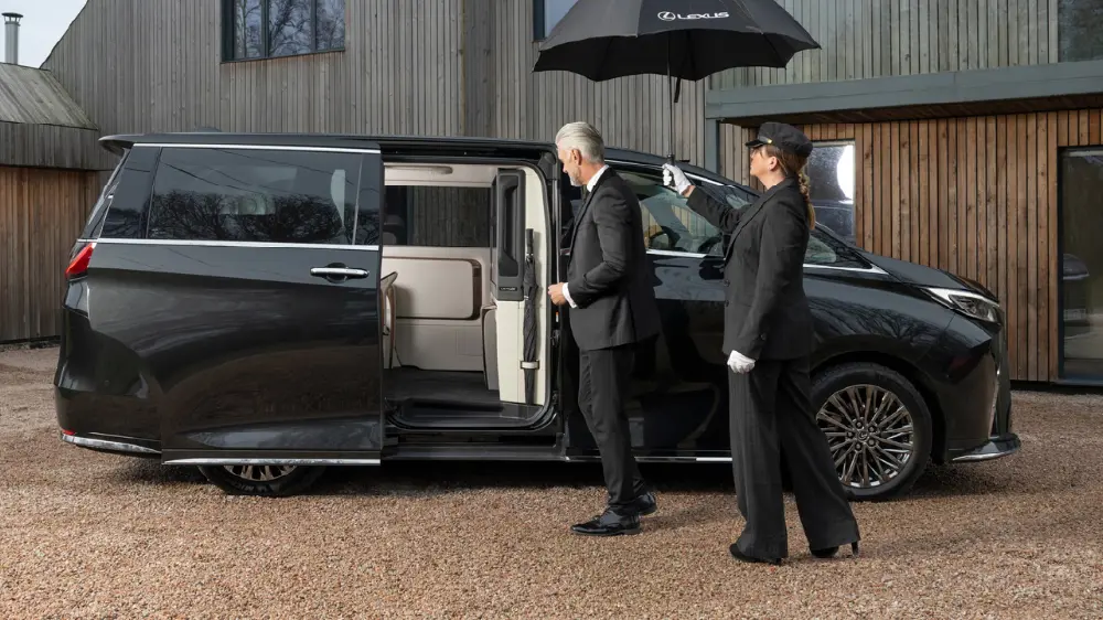 DS 2417 Lexus LM Website Assets 06 Promo Scrolling Banner 1000X562 Desktop Copy 5