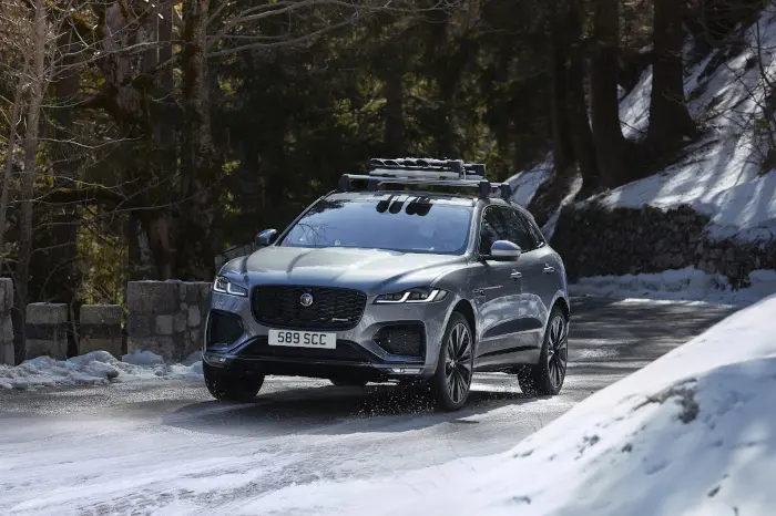Jag-fpace-electric-c1-700x466