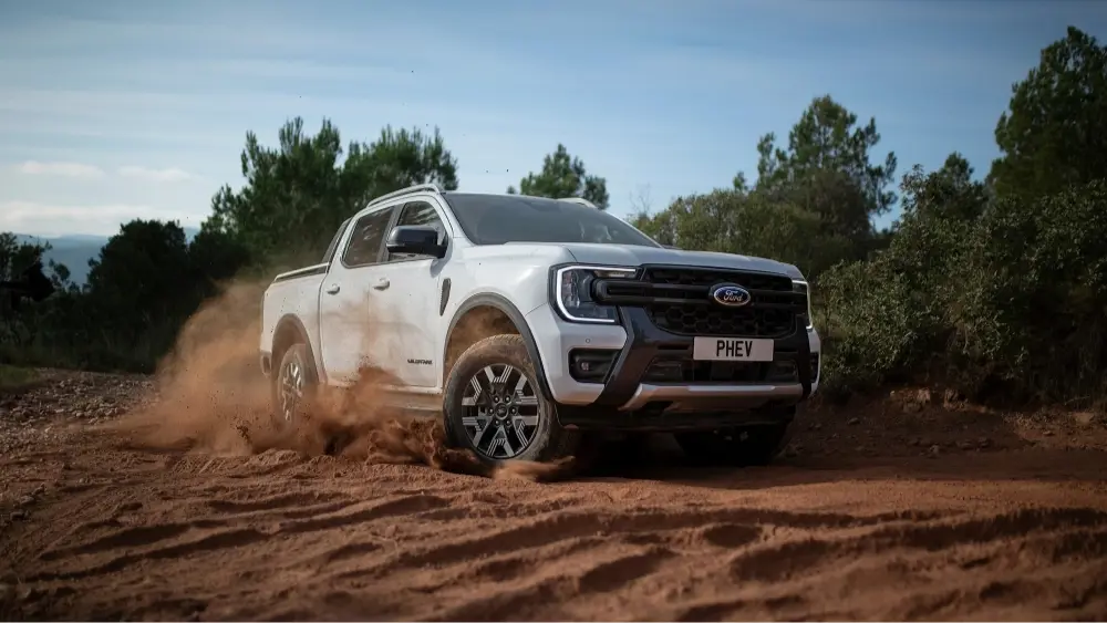 03 P703 Front 3 4 Dynamic JF1 7827 Resize (2)