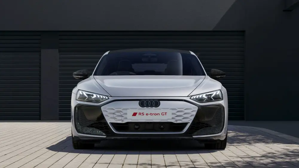 Featured Content Block RS E Tron GT Performance Block 4 02