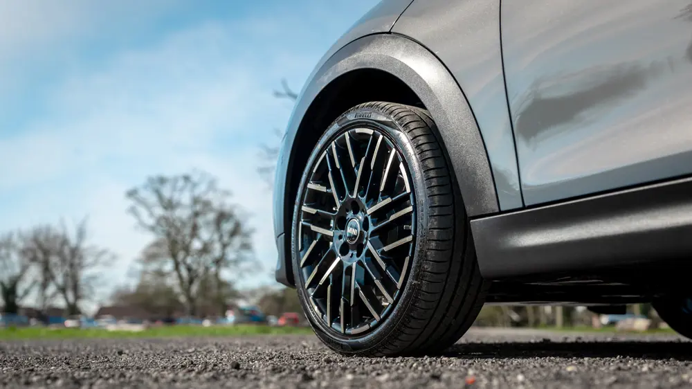 Promo Scrolling Banner Desktop 1000X562 Mini Wheel Alignment1