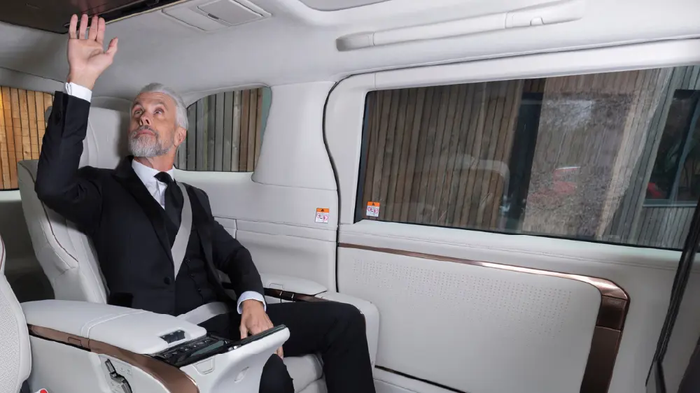 DS 2417 Lexus LM Website Assets 08 Promo Scrolling Banner 1000X562 Desktop Copy 7