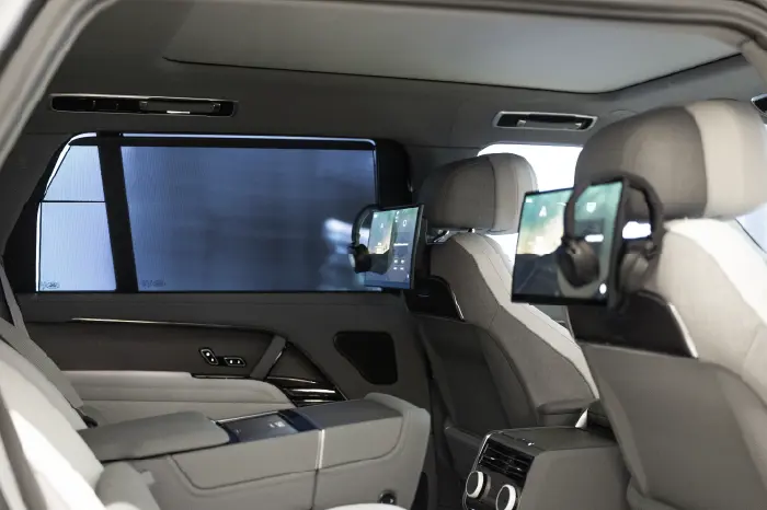 Components Gallery Carousel Desktop 700X466 Rangerover Burford 5