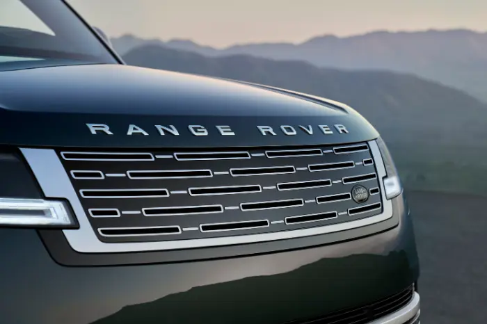 Gallery Carousel Range Rover Electric Block 5 01