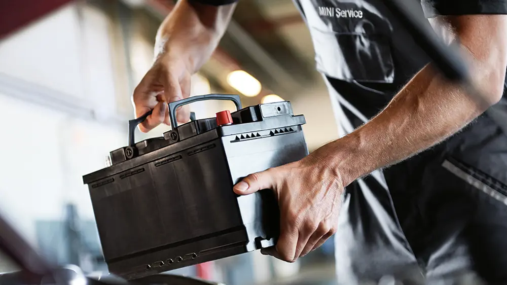 Components-Featured-Content-Block-1000x562-Desktop-MINI-Servicing-10