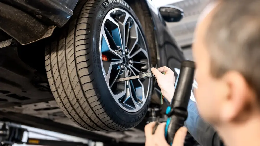 Tyres Technician Measuring
