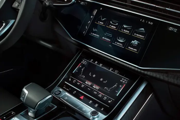 Gallery Carousel Q8 SUV TFSI E Block 5 03