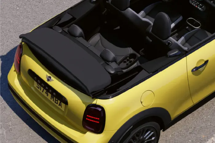 Gallery Carousel MINI Cooper Convertible Block 5 03